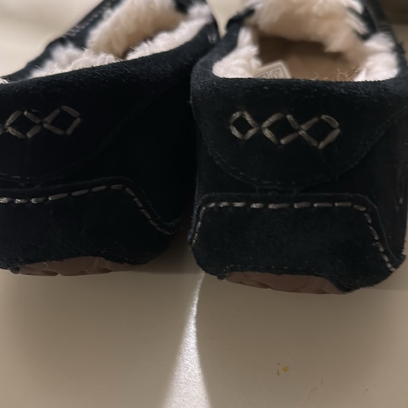 Uggs “Ansley” moccasins black Sz 8 like new - Picture 3 of 4